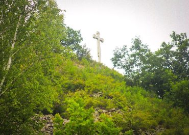 На Змеиной горе освятили поклонный крест